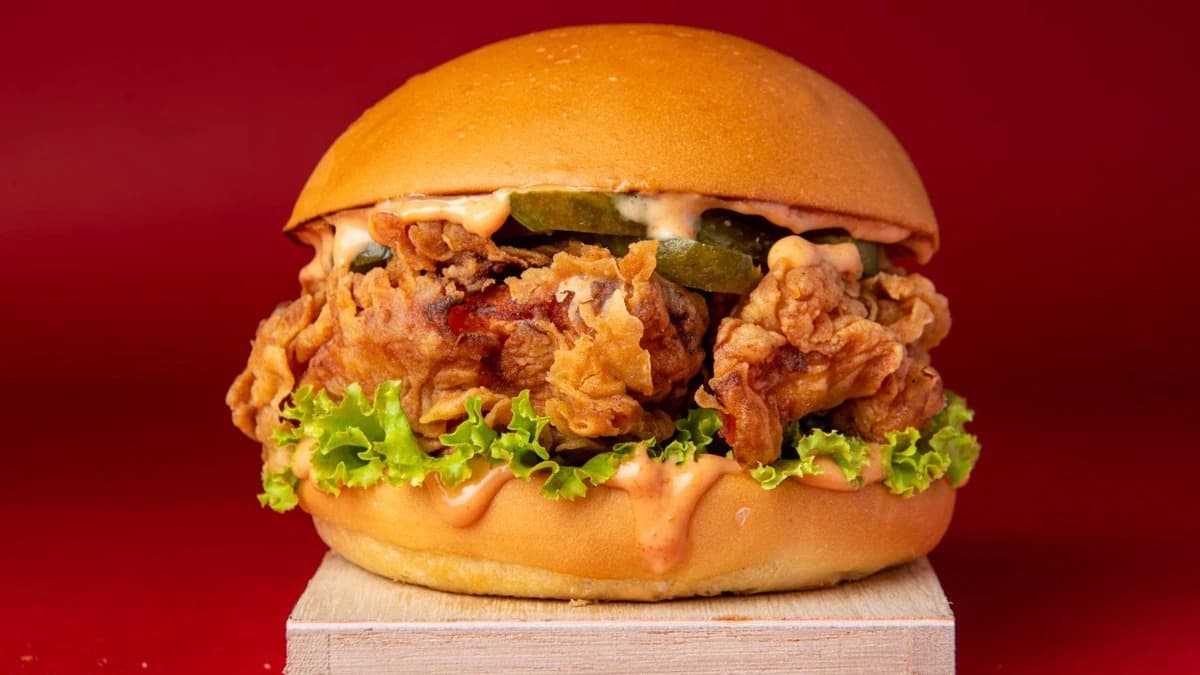 Tufani Fried Chicken Burger